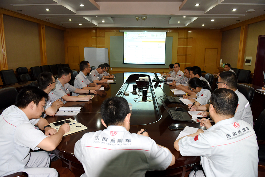 C:\Users\liangxq\Desktop\“三個報告”剛露面，鍛造廠員工為何討論的既熱烈又激烈？\鍛造廠分組討論1.jpg